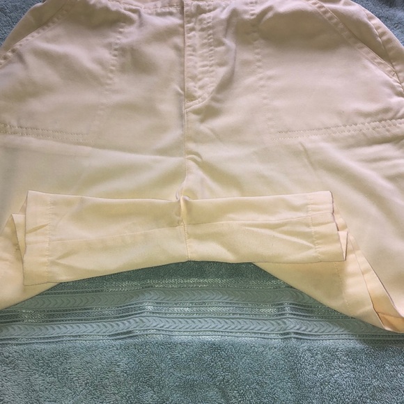 CB Casual Petite - Picture 4 of 5